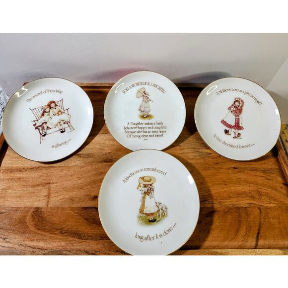 Holly Hobbie Lasting Memories 4-piece plate set - Picture 1 of 8
